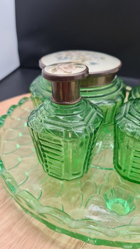 Vintage Regent of London Green Cut Glass Dressing Table Set - Perfume Bottles - Foto 5 di 20