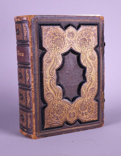 Antique Victorian Embossed Leather CDV Photo Album Gilt Pages w/ Clasp