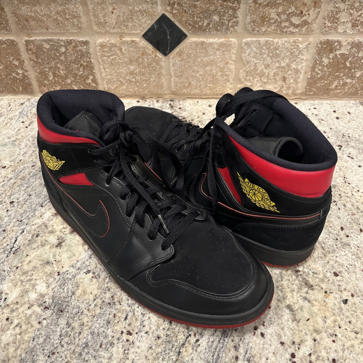 Jordan 1 Retro Mid Last Shot Men 11.5 Black Leather Suede Nike Air