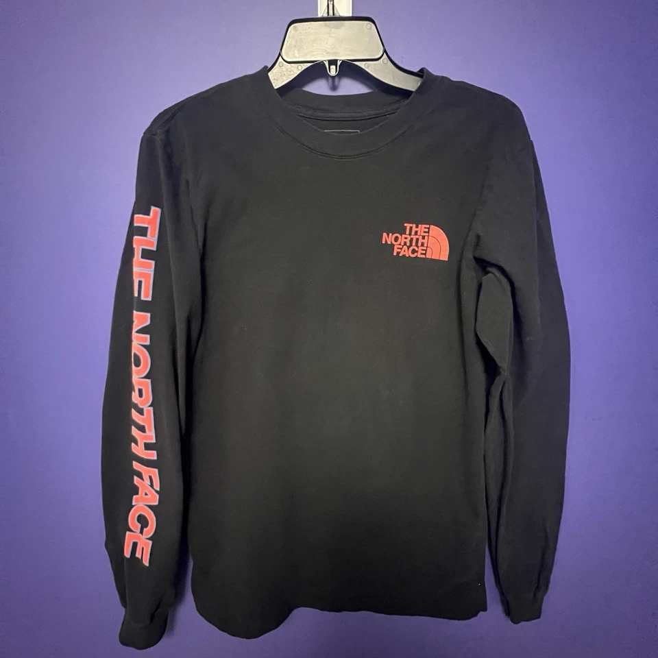 Camiseta gráfica The North Face para hombre manga larga - negra/roja - talla pequeña Foto 2 de 4