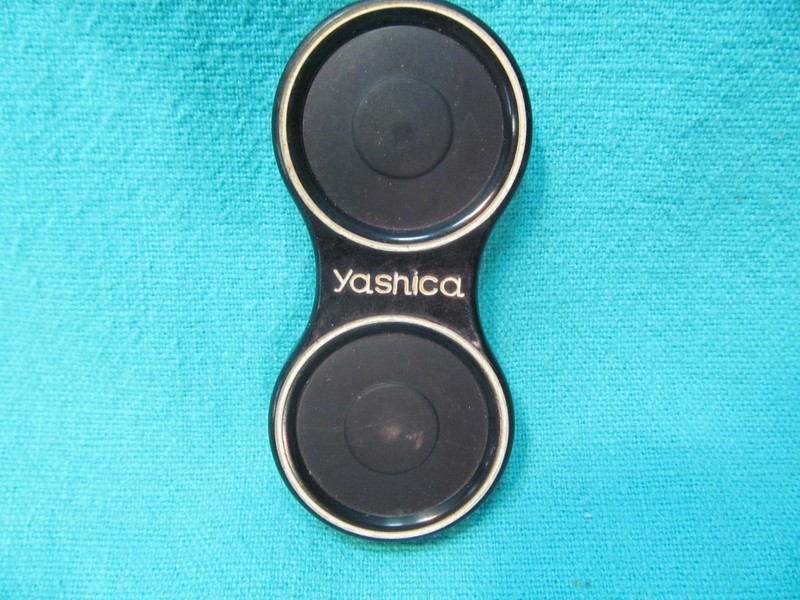 VINTAGE BAKELITE GENUINE YASHICA DOUBLE LENS CAP 32mm