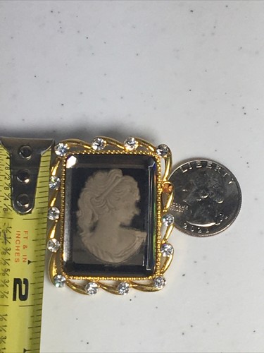 Vintage Cameo Squared Gold Tone Coated Face Signed SHJ Brooch Pin Novelty - Picture 9 of 9