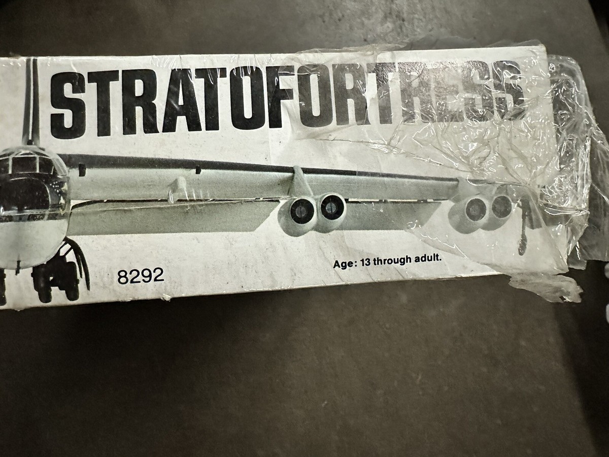 モノグラム MONOGRAM B-29 B-36 B-52 プラモデルセット Monogram B-52 Stratofortress Airplane Model Kit for sale