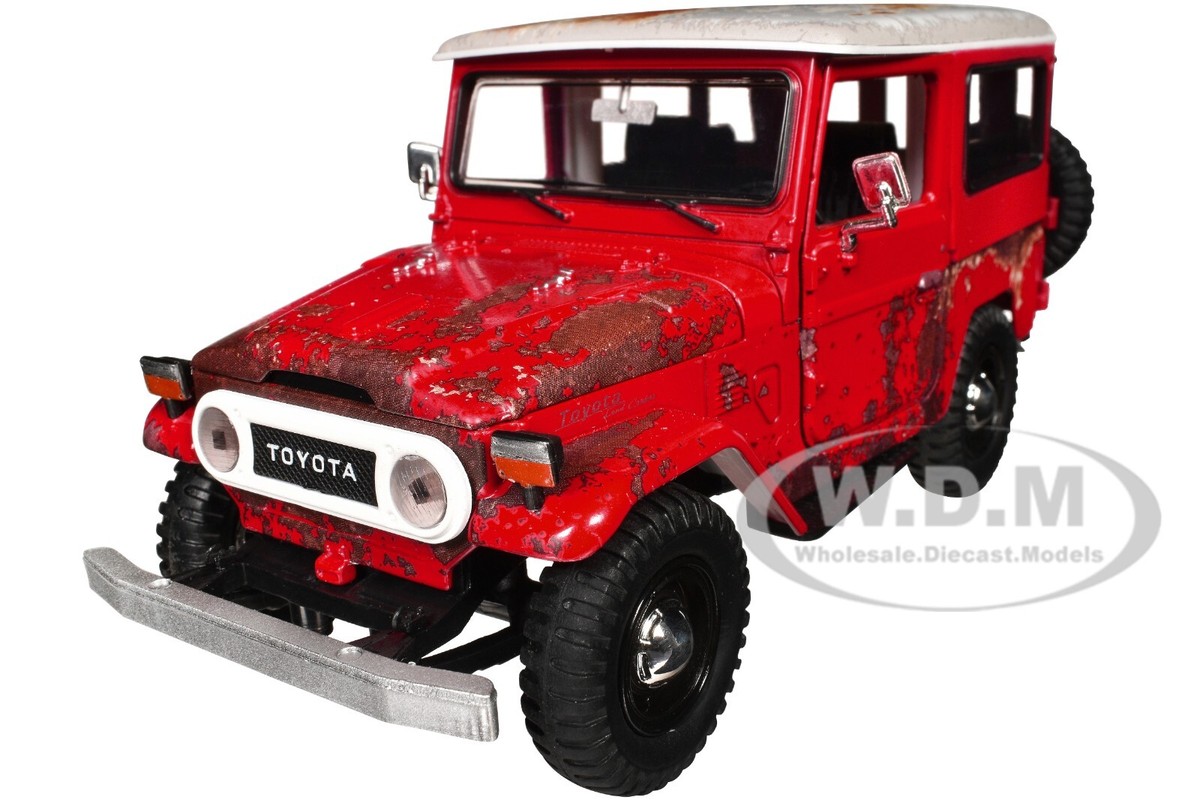 TOYOTA FJ40 LAND CRUISER RED (RUSTED) 1/24 DIECAST MODEL CAR