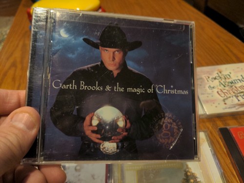 Country Music Christmas CD Lot Alabama Garth Brooks Wynonna - Picture 3 of 15