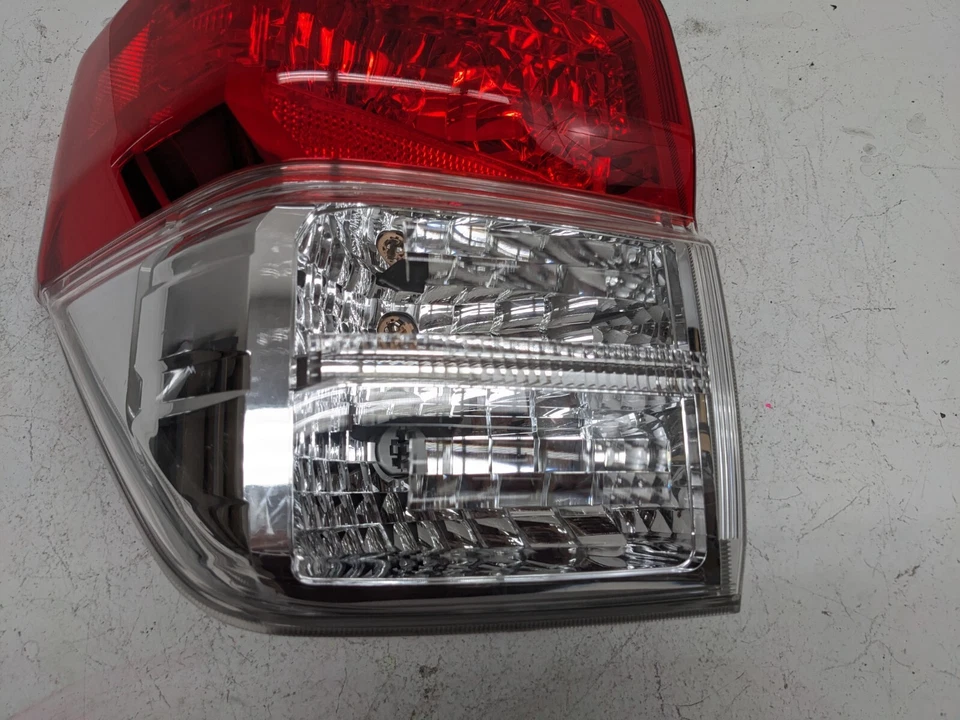Luz trasera izquierda del conductor Toyota 4Runner 2010-2013 O5 Foto 3 de 4
