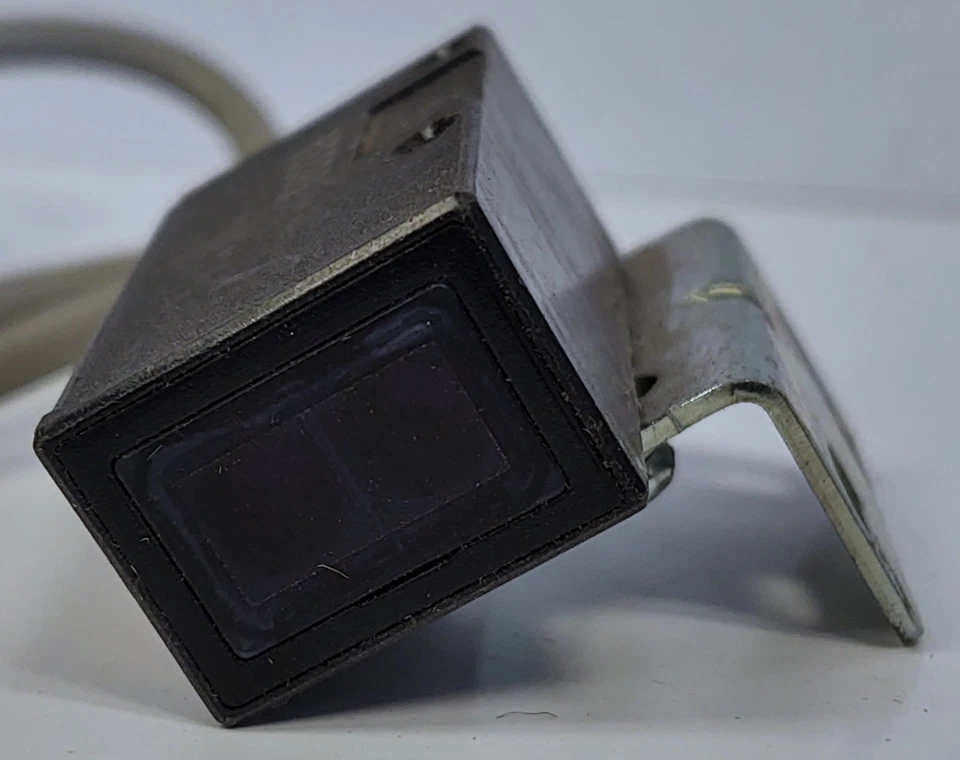 Omron E3S-DS10B4 Photoelectric Sensor with Adjustable Stability Light - Image 3 of 4