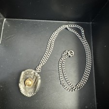 Vintage Avon 1981 Perfect Catch Pendant Neckl...