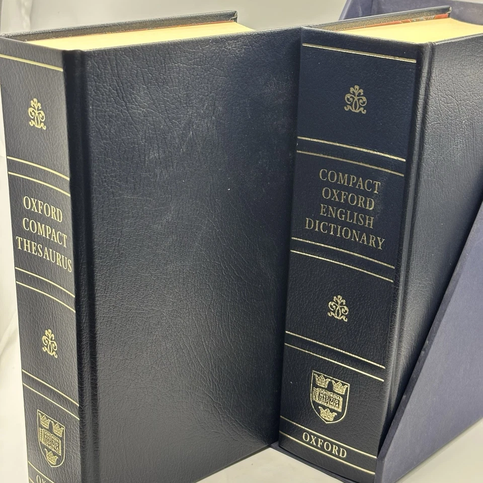 Compact Oxford English Dictionary And Thesaurus by Oxford Press 3rd Ed Revised - Image 2 of 4