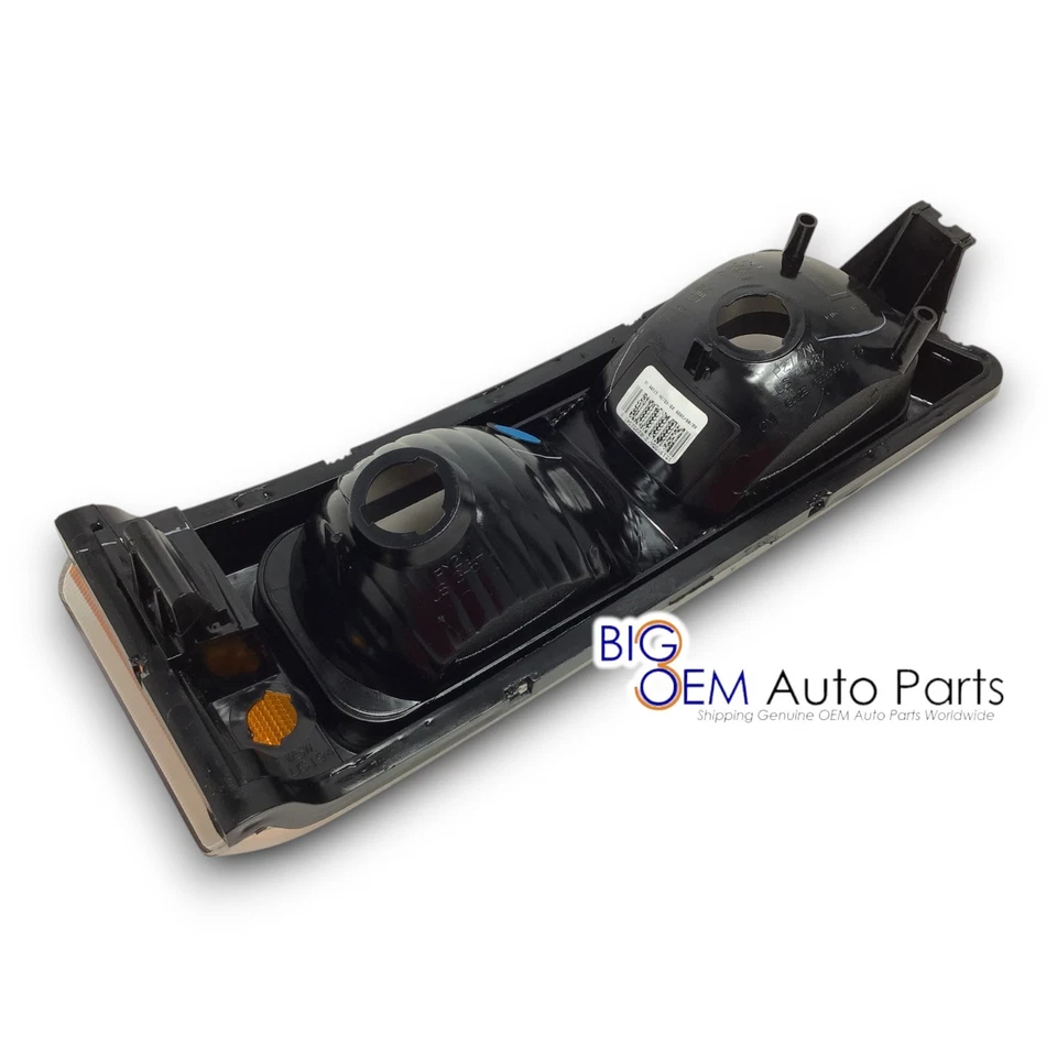 Chevrolet 2003-2007 marcador delantero inferior lado del conductor luz de señal de giro nuevo OEM Foto 4 de 4