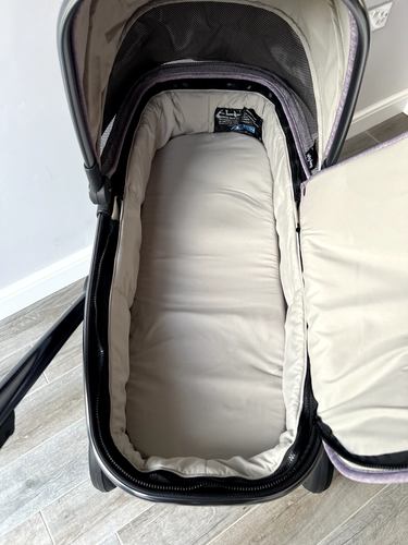 Babystyle Oyster 3 Pram - Gun Metal Chassis/Lavender lilac purple - Picture 10 of 20