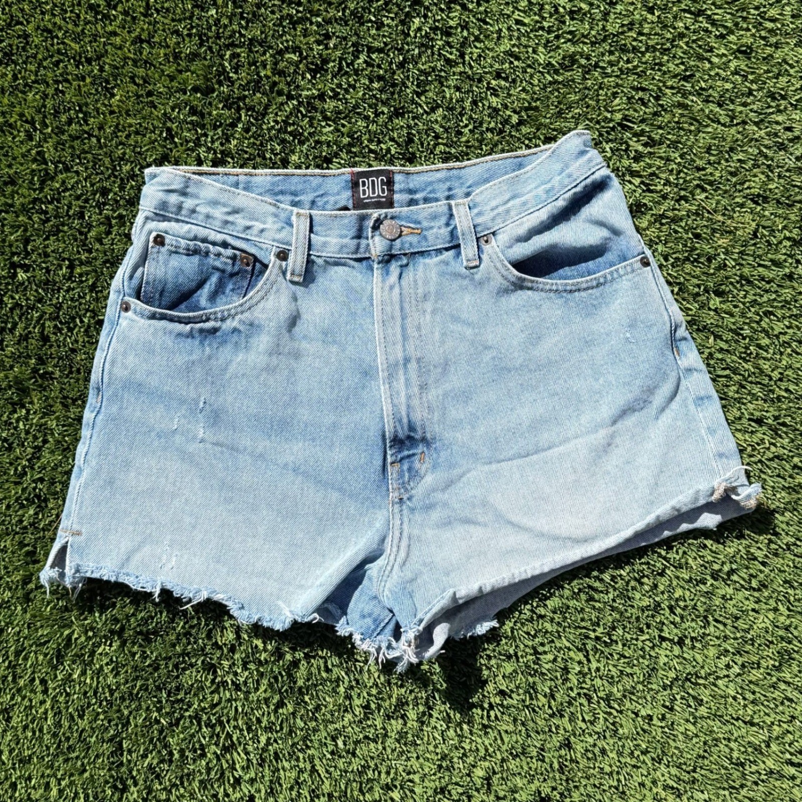 BDG Urban Outfitters Girlfriend High Rise Light Denim Shorts Size 30 Raw Hem