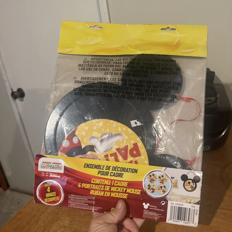 Kit de marco de pared y decoración recortada Mickey Mouse Forever | Kit de retrato de Mickey Foto 2 de 4