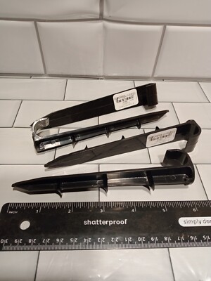 Raindrip 39800UB Plastic Cleated Tubing Stake, 6'' Lot of FOUR (4) Stakes W/ FS!