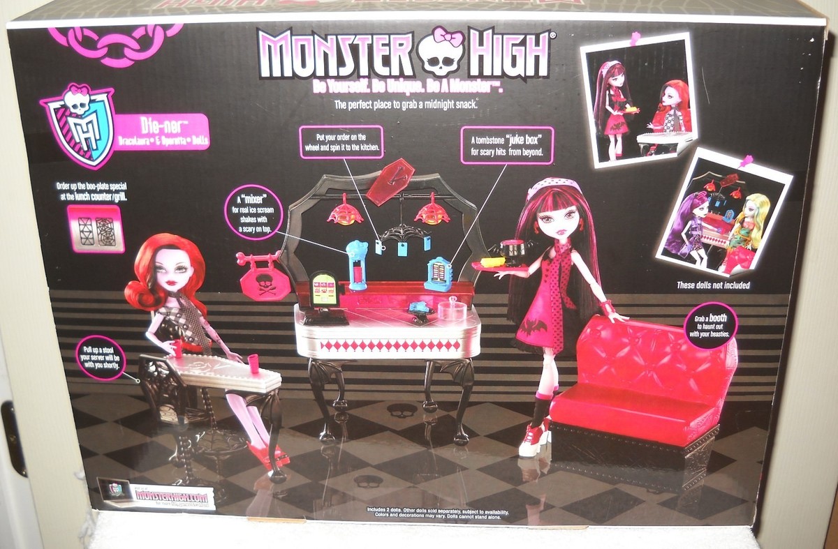 7449 NRFB Mattel Monster High Die-ner with Draculara & Operetta