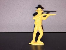 MPC Cowboy firing Rifle in Yellow plastic 54mm 1960s - 1970s