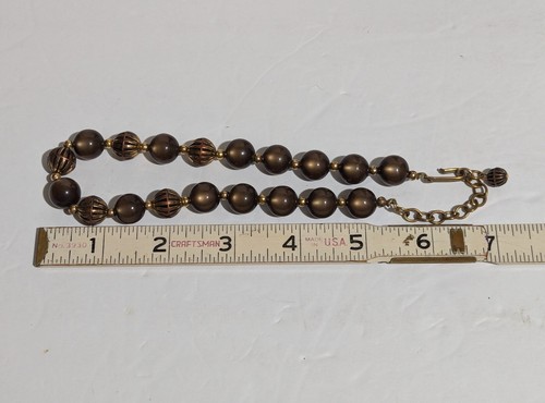 Collana girocollo marrone MOONGLOW perle lucite e ottone - vintage 14" filo singolo - Foto 5 di 6