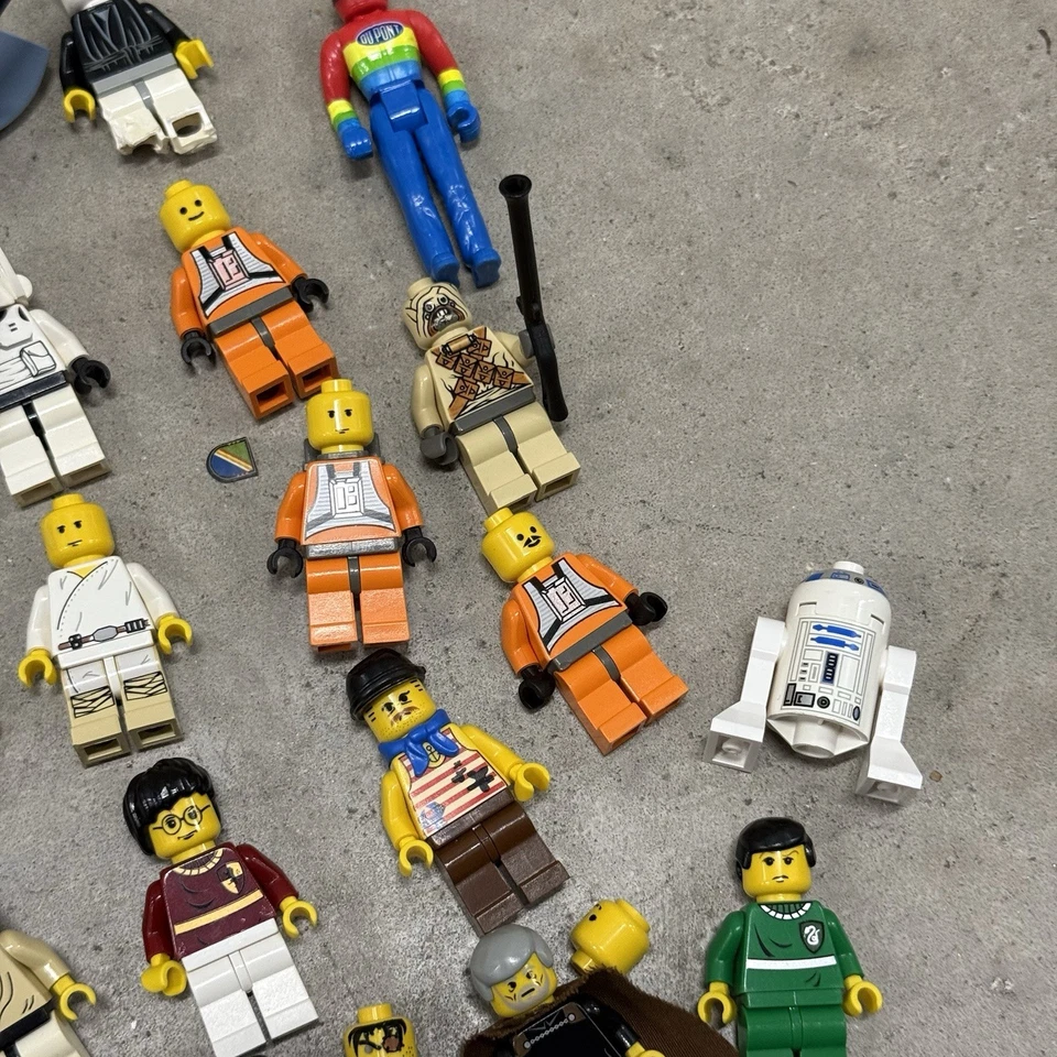 Lego Star Wars RARE Vintage Minifigure Lot Of 32 Harry Potter, Accessories &More - Image 3 of 4