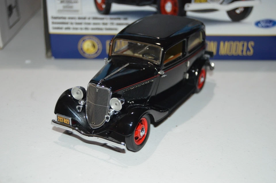Ford Deluxe 1933 John Dillinger's de 2 puertas a escala 1:24 de Franklin Mint Foto 2 de 4