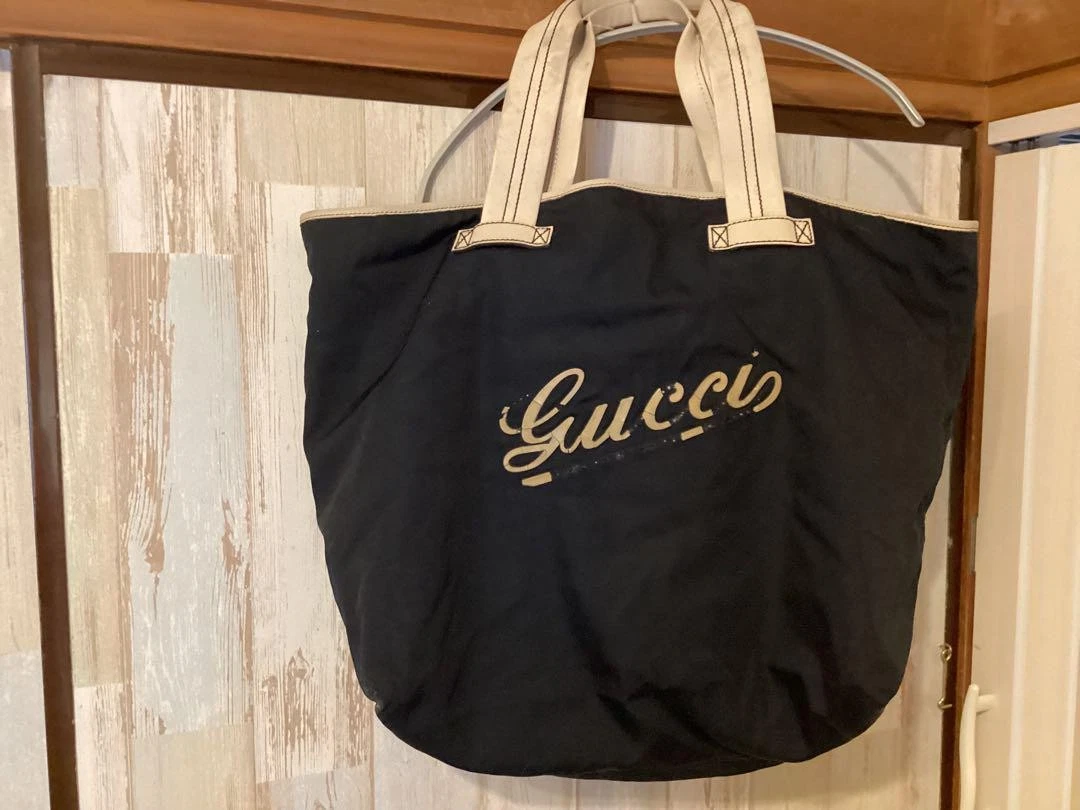 Sac bandoulière fourre tout Gucci moyen authentique