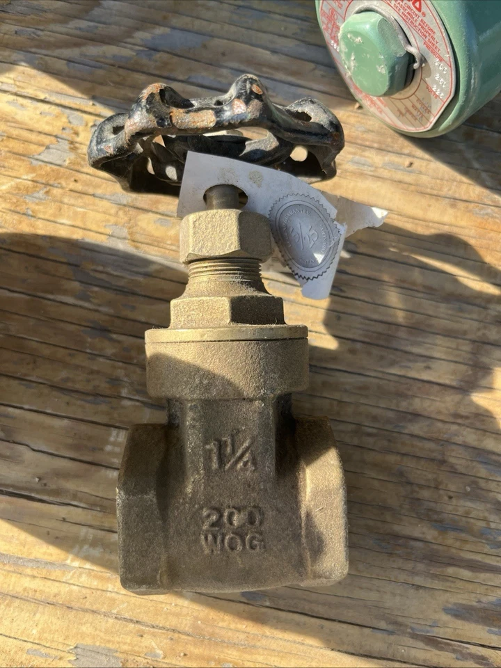 Válvula de compuerta Legend 104-306 1-1/4" T-401 Foto 2 de 4