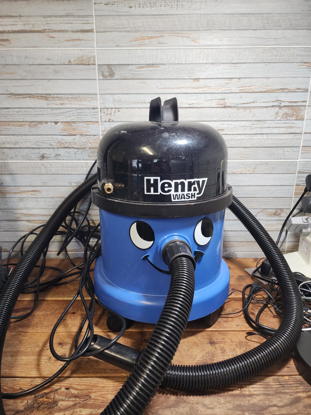 Numatic HVW370-2 Henry Wash Carpet Cleaner Wet Vacuum Cleaner 1060W 9L Blue
