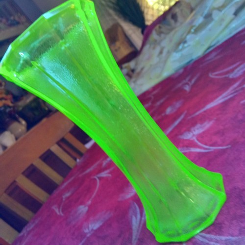 Rare Pair of Large Very Old Green Uranium Glass Vases Depression Era 1920/30s - Picture 15 of 24
