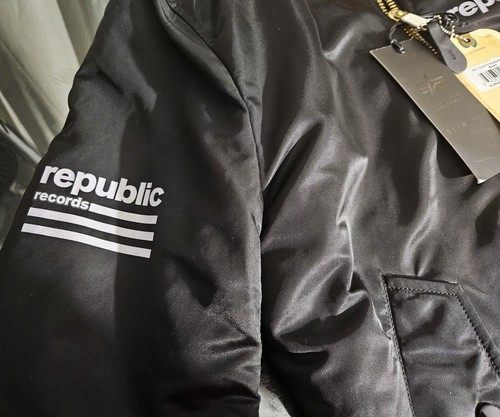 ALPHA INDUSTRIES, "REPUBLIC RECORDS" REVERSIBLE BOMBER JACKET "S",NEW - Picture 6 of 9