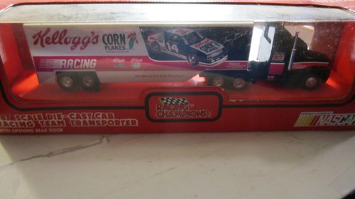 RACING CHAMPIONS,1/87 SCALE RACING TEAM TRANSPORTER,#14 TERRY LABONTE CORN FLAKE - Picture 2 of 3