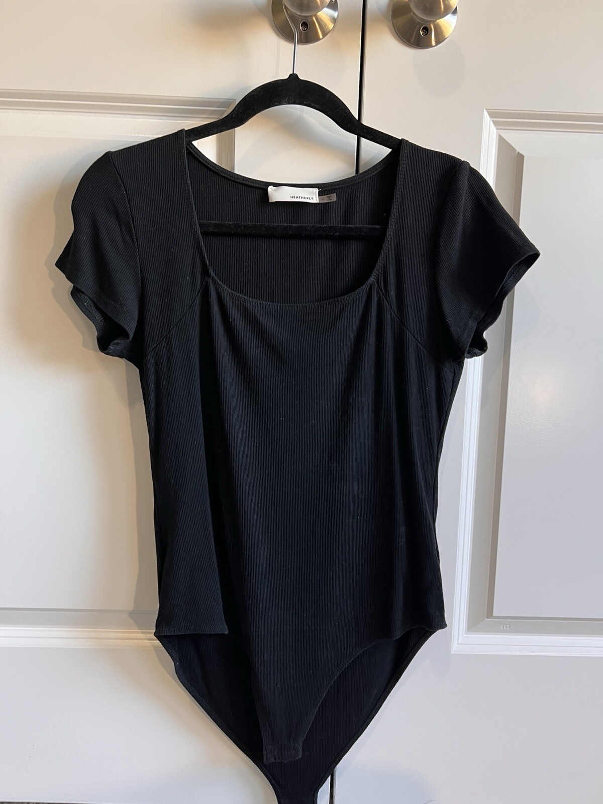 Heatherly Women’s Stitch Fix Black Short Sleeve Body Suit Size Medium