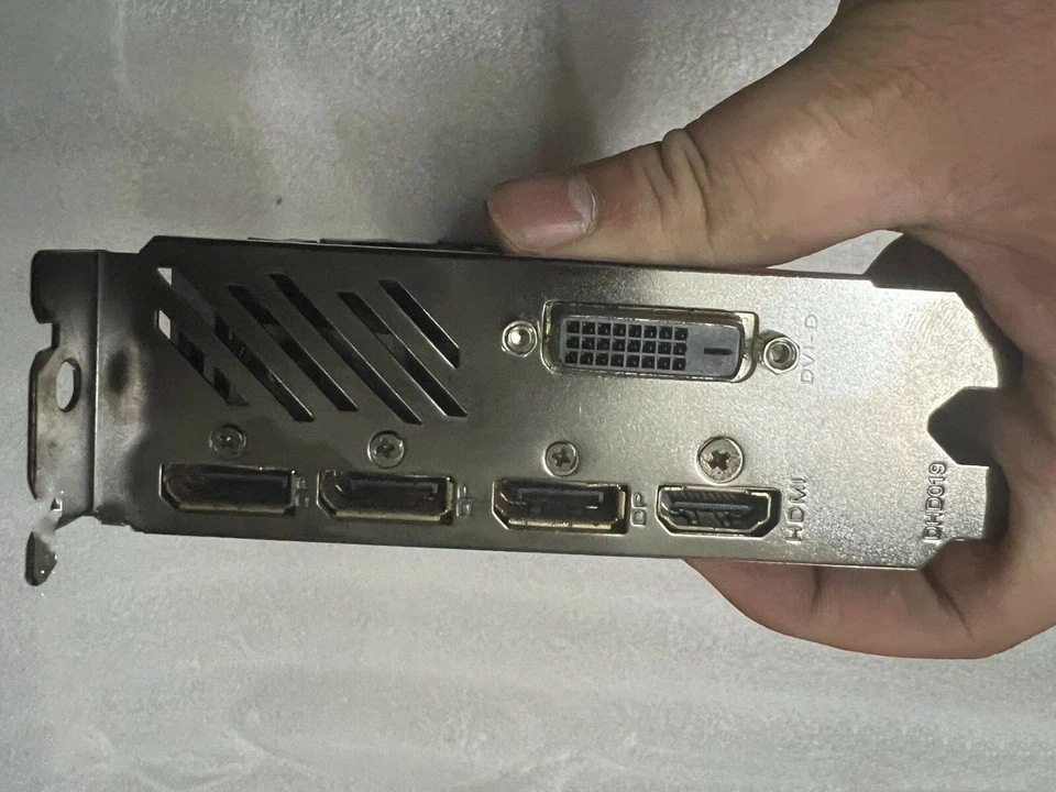 GIGABYTE NVIDIA GeForce GTX1070Ti WINDFORCE RCE 8GB GDDR5 Graphics Video Card - Image 4 of 4