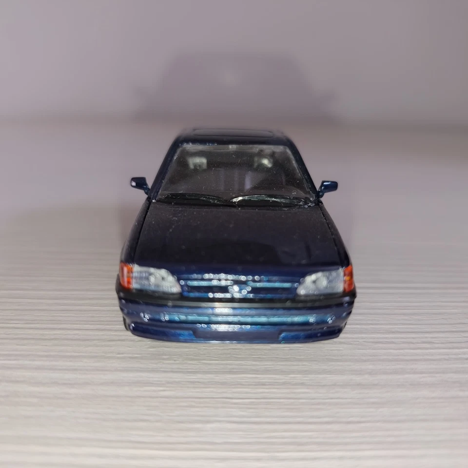 SHABAK 1/43 Ford Escort berlina Vintage Perfect condition Die Cast 4 Aperture - Immagine 2 di 4