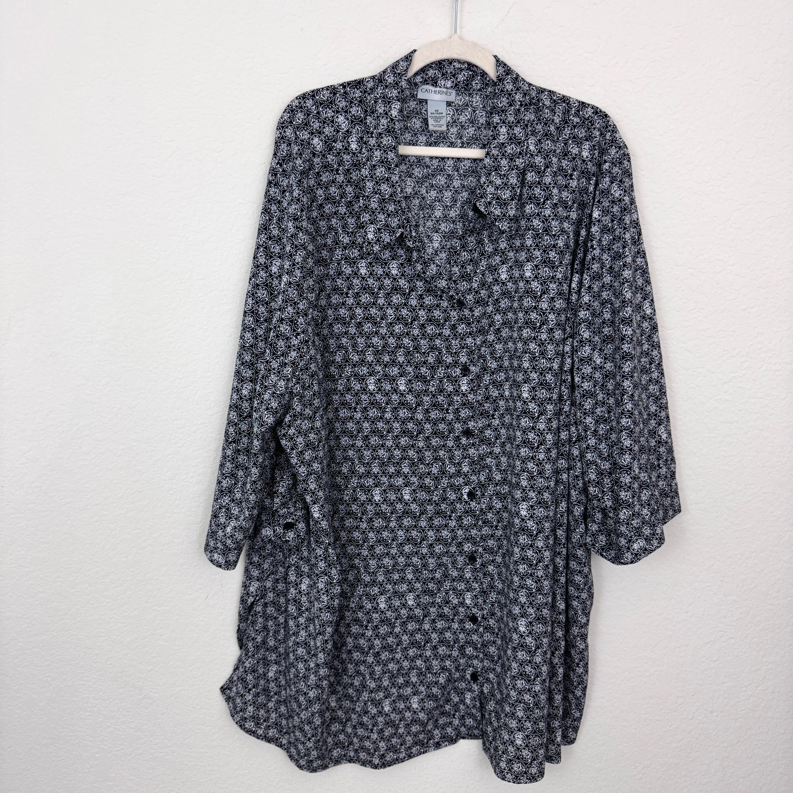 Catherines Women Button Front Blouse Top Size 4X Floral Flowy Lightweight Office