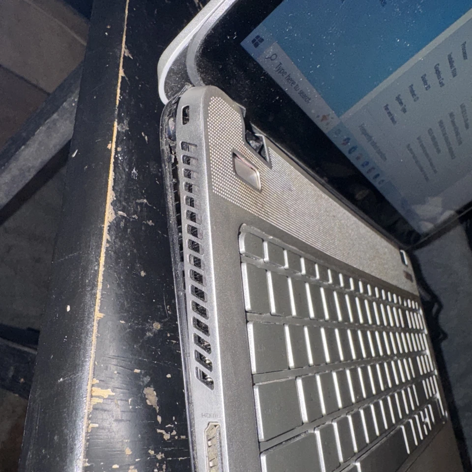 HP ENVY M6 NOTEBOOK LAPTOP 6GB RAM 700GB HDD works but Needs repairs - Image 4 of 4