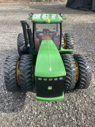 24” ERTL John Deere 9520 Radio Remote Controlled Tractor RC 1:16 Farm Toy - Picture 4 of 19