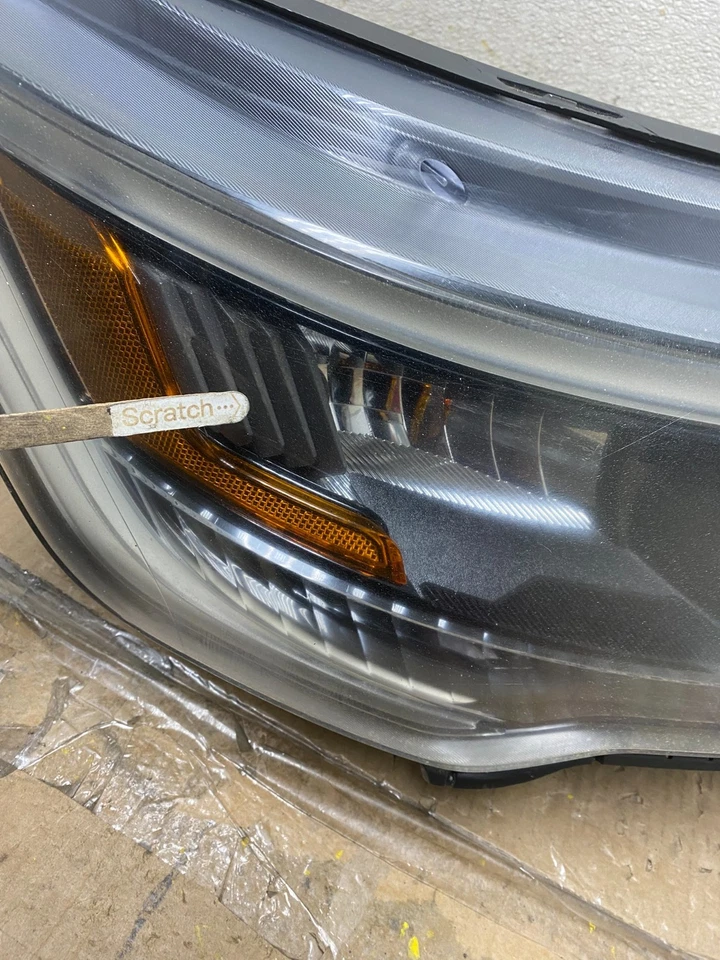 Faro negro LED pasajero derecho Ford Explorer 2016-2019 con módulo U6881 DW Foto 4 de 4