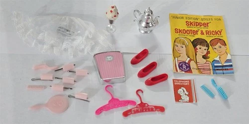 X-689 VINTAGE 1960/70'S MATTEL BARBIE SKIPPER & BARBIE ACCESSORIES LOT