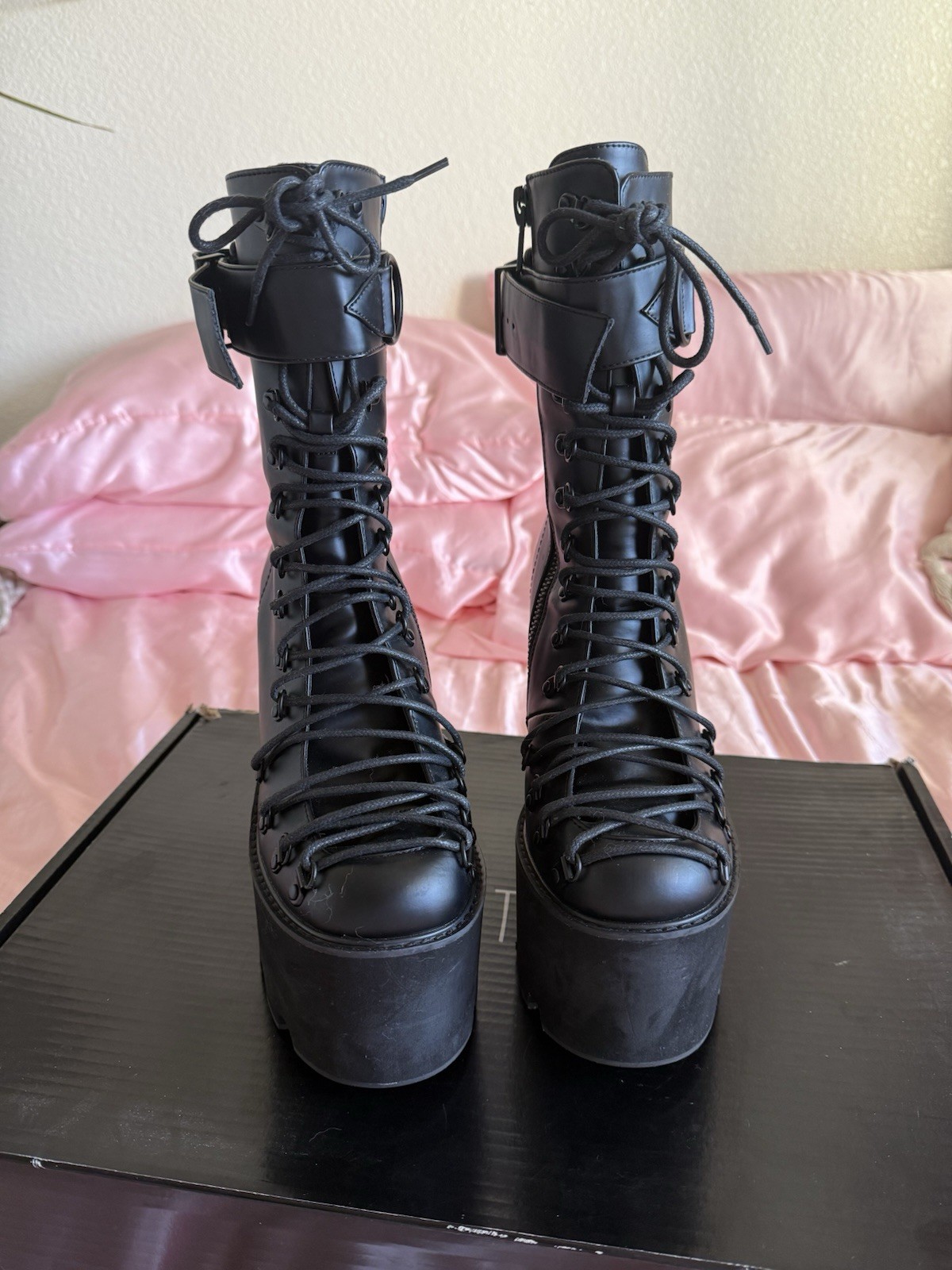 TRAITOR BOOTS CURRENT MOOD - image 3