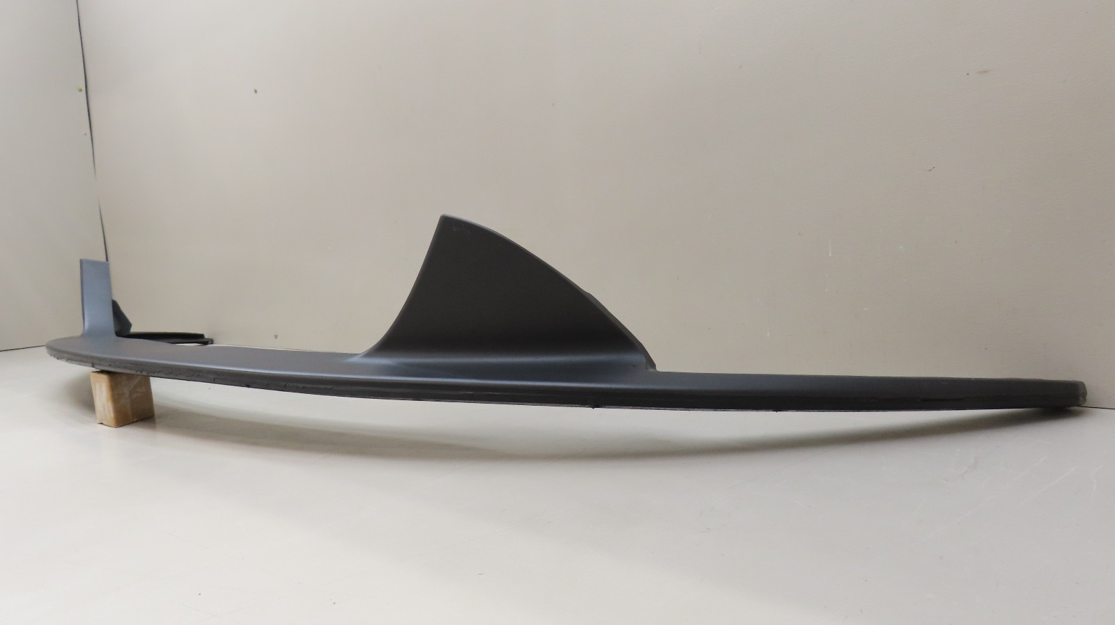 ..ASTON MARTIN VANTAGE FRONT LOWER SPOILER SPLITTER COVER OEM