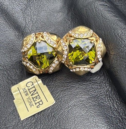 Vintage Ciner NOS Beautiful Green Crystal Gold Clip Earrings, Signed, Excellent!