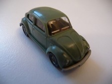Wiking     VW Käfer 1303 resedagrün in 1:87   2 Fotos aus Sammlung