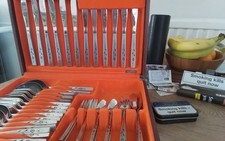 Vintage Oneida Capistrano 56 Piece Cutlery Stainless Steel Boxed Set