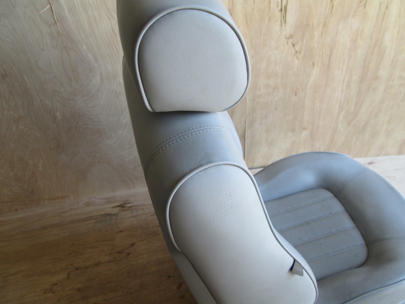 Maserati  Quattroporte -  RH / Passenger Seat  w/ Rails / Guides 
