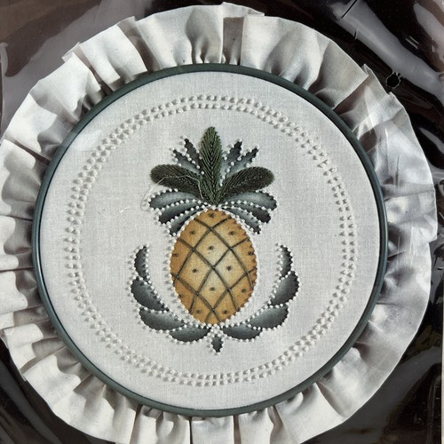 Charmin Hoops Pineapple Design Craft Kit 08-77 Finished Size 7" New in Package - Picture 7 of 7
