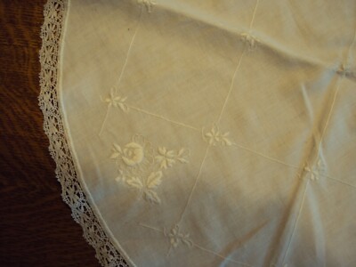 Vintage Hand Embroidered/Bobbin Lace  Floral  Linen Table Scarf Doily