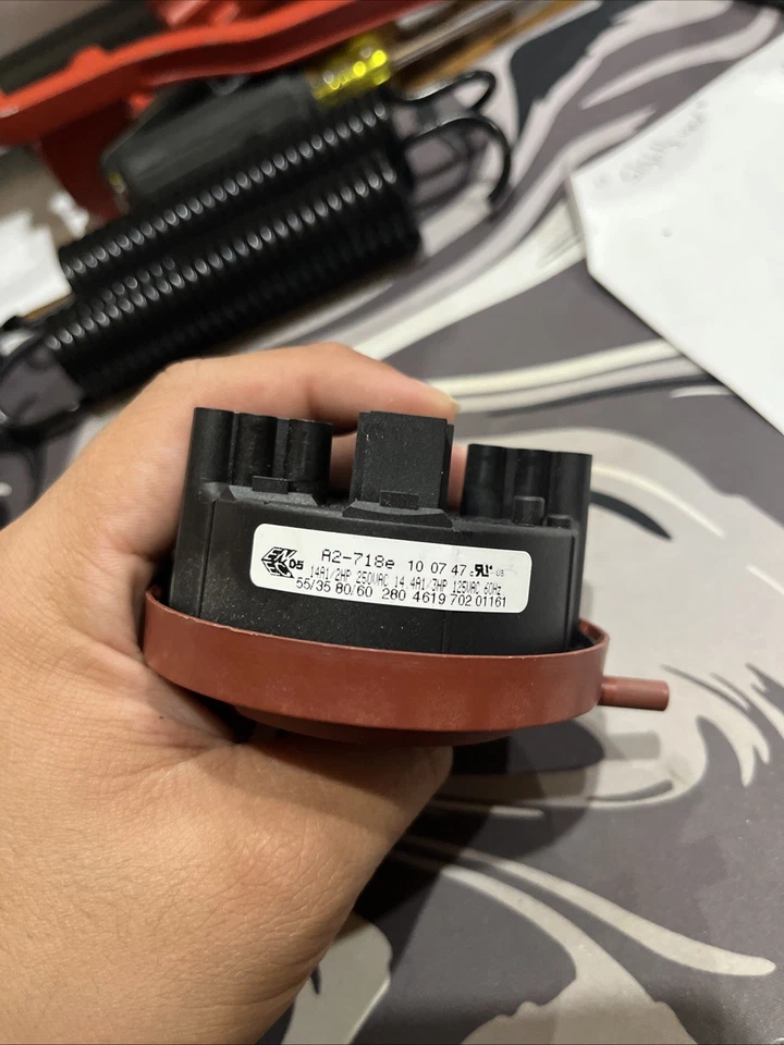 Interruptor de presión de nivel de agua Whirlpool W10514214 8181695 461970201161 Foto 2 de 4