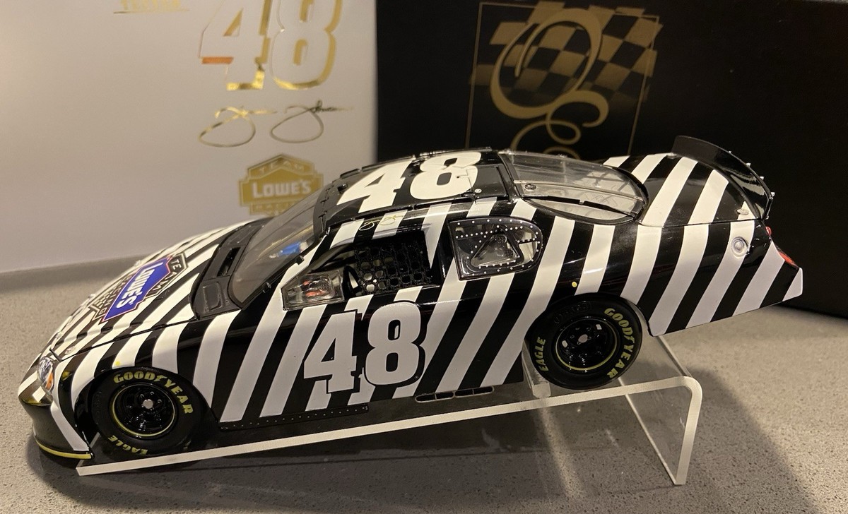 Jimmie Johnson #48 Lowe's ZEBRA TEST CAR 1/24 ELITE 2007 Monte