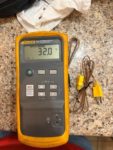 Fluke 714 Thermocouple Calibrator w/ Case