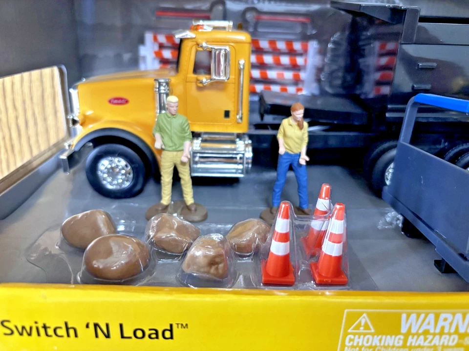 1/32 约翰迪尔施工开关 'N 加载玩具套装 - LP85797 全新带盒 — 第 3/4 张图片