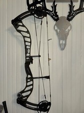 New Bowtech justice Rh 70lb draw black